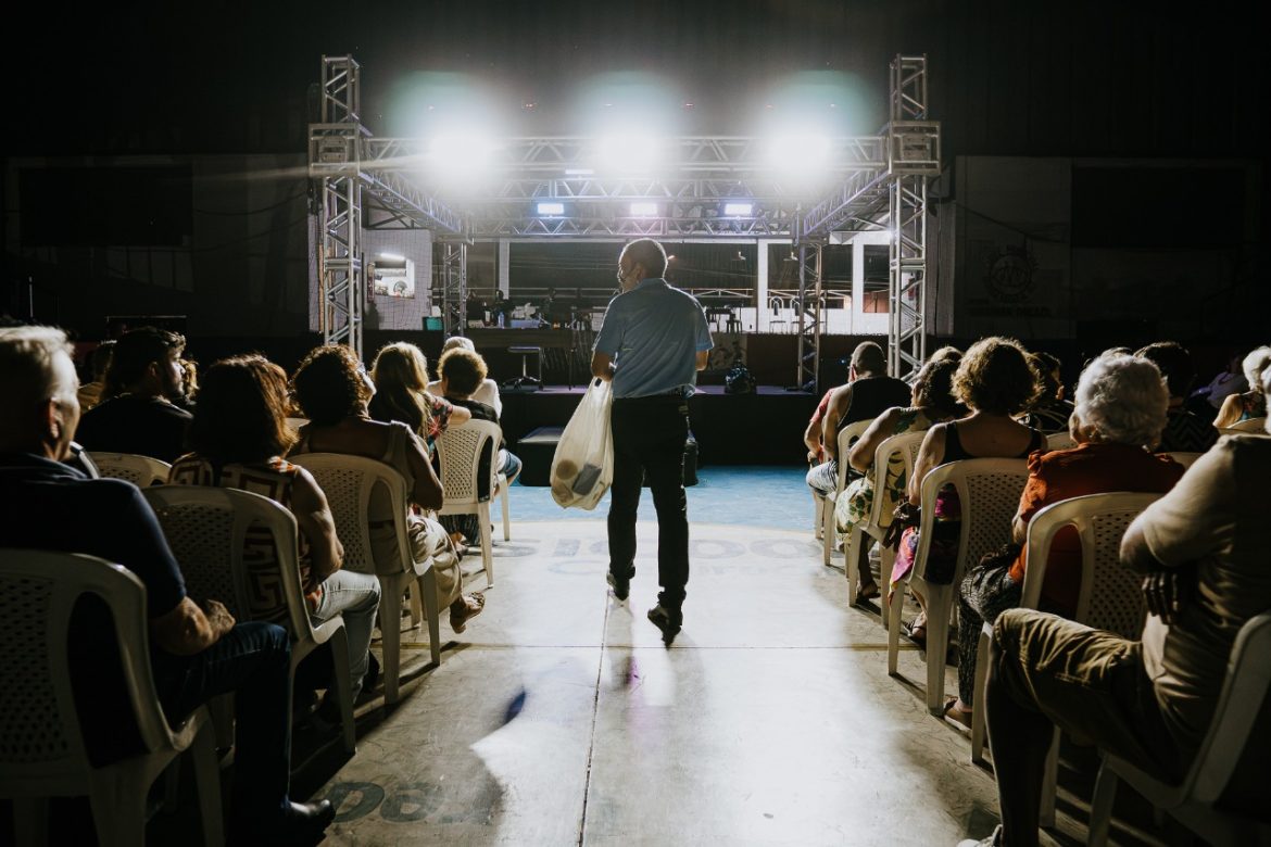 34.cf.res.cultura.peça ‘o porteiro’.2.espetÁculo.yurimelopmbm (5)