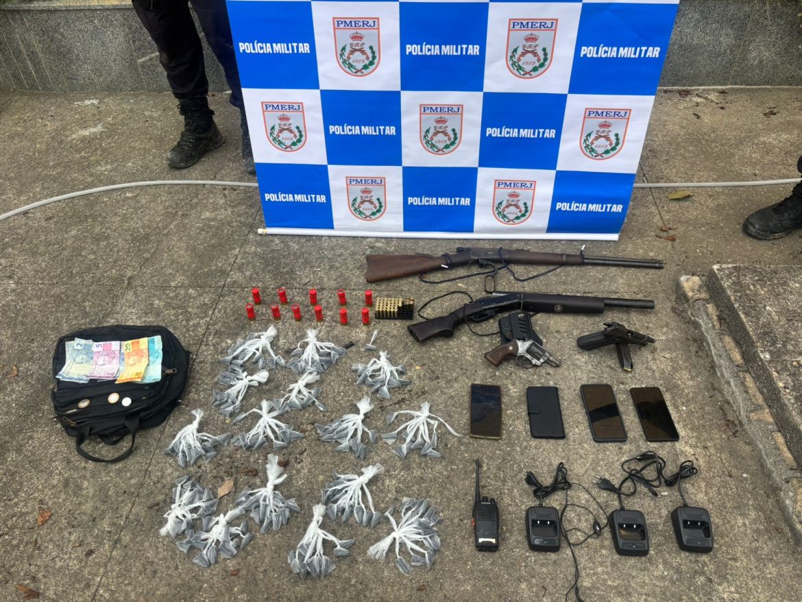 35 polÍcia suspeito detido e menor apreendido com drogas no bairro itapuca prisÕes e apreensÃo em valenÇa divulgaÇÃo 35 polÍcia suspeito detido e menor apreendido com drogas no bairro itapuca prisÕes e apreensÃo em valenÇa divulgaÇÃo