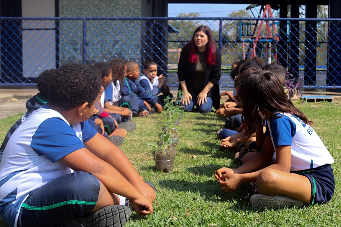 36.cf.res.cidades.alunos de resende chegam à final.redessociais