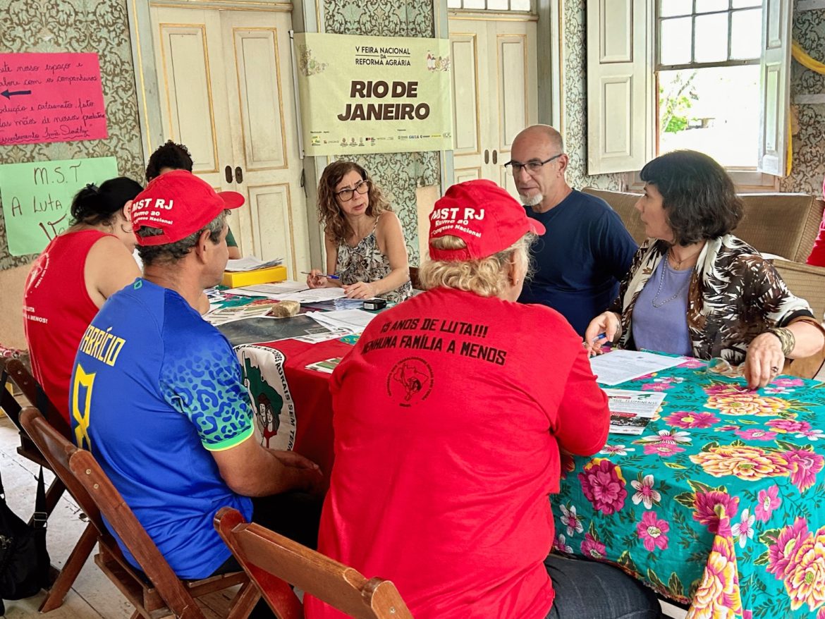 38.cf.res.polÍtica.famílias de quatis são regularizadas.1.famÍlias.fernandapierucci