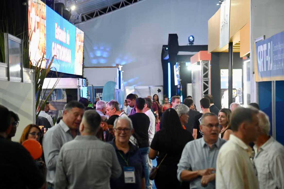 a publico jÁ circulou pela feira no primeiro dia divulgaÇÃo gabriel borges a publico jÁ circulou pela feira no primeiro dia divulgaÇÃo gabriel borges