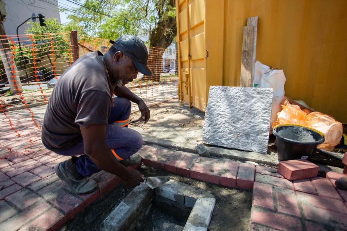 alameda da praça pandiá calógeras, em volta redonda começa a receber novo calçamento cris oliveira pmvr1 alameda da praça pandiá calógeras, em volta redonda começa a receber novo calçamento cris oliveira pmvr1