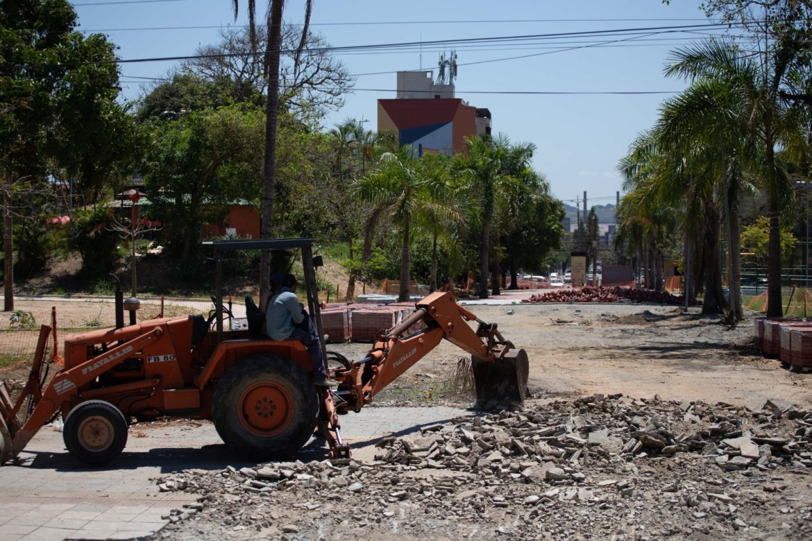 alameda da praça pandiá calógeras, em volta redonda começa a receber novo calçamento cris oliveira pmvr111 alameda da praça pandiá calógeras, em volta redonda começa a receber novo calçamento cris oliveira pmvr111