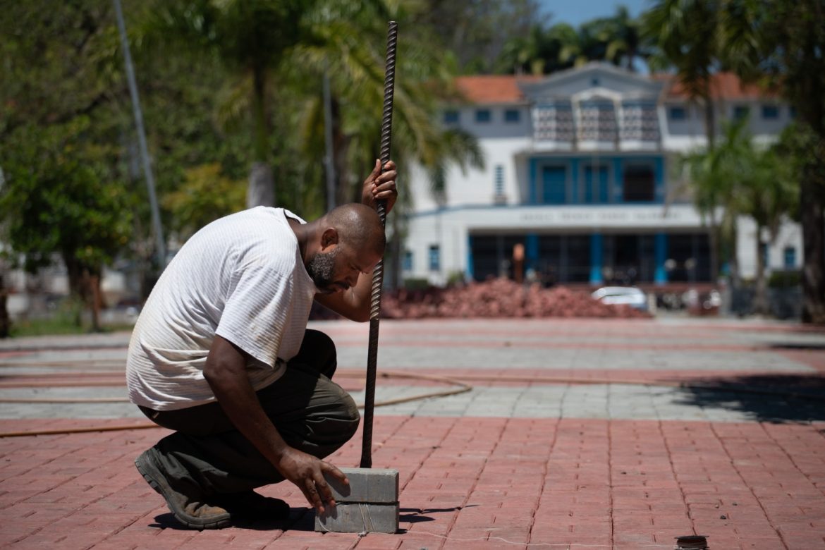 alameda da praça pandiá calógeras, em volta redonda começa a receber novo calçamento cris oliveira pmvr12 alameda da praça pandiá calógeras, em volta redonda começa a receber novo calçamento cris oliveira pmvr12