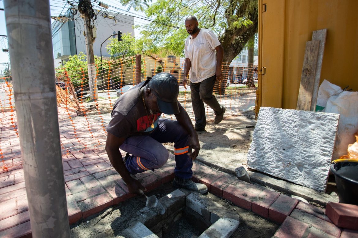 alameda da praça pandiá calógeras, em volta redonda começa a receber novo calçamento cris oliveira pmvvr 15 alameda da praça pandiá calógeras, em volta redonda começa a receber novo calçamento cris oliveira pmvvr 15