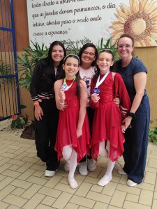 alunas ganham bronze em festival – foto divulgação