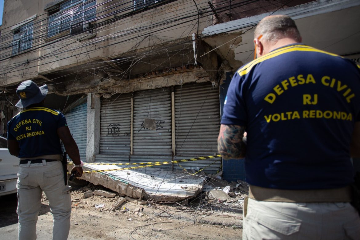 antes do período de chuva defesa civil de volta redonda realiza fiscalização de marquises cris oliveira secom