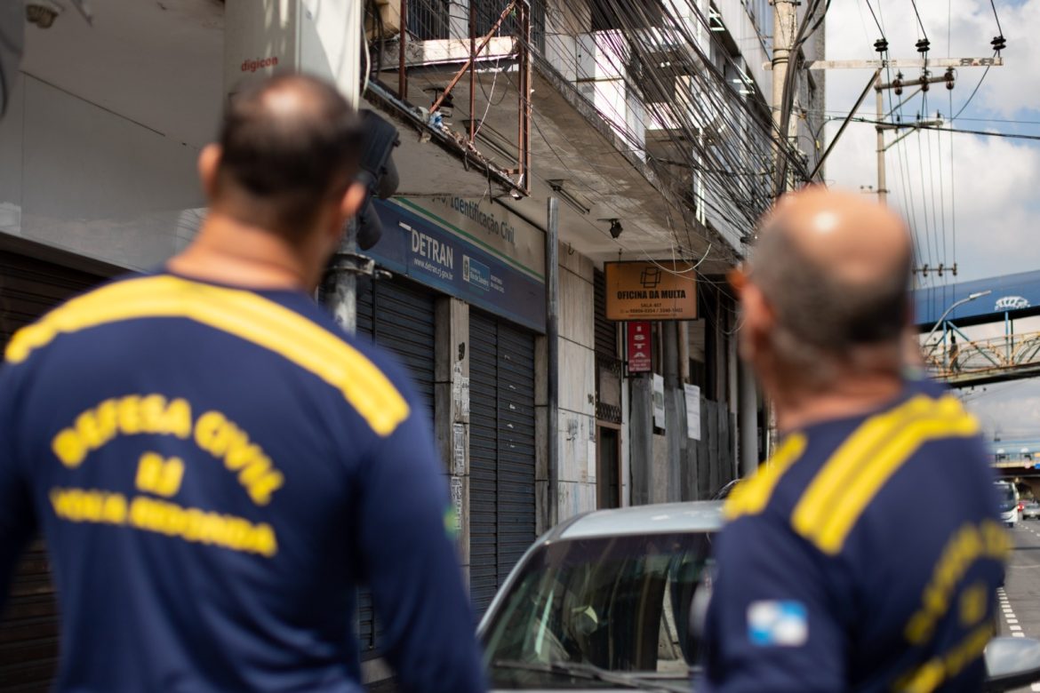 antes do período de chuva defesa civil de volta redonda realiza fiscalização de marquises cris oliveira secom11