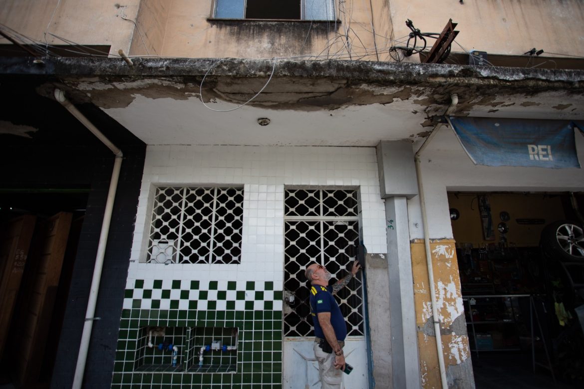 antes do período de chuva defesa civil de volta redonda realiza fiscalização de marquises cris oliveira secom111