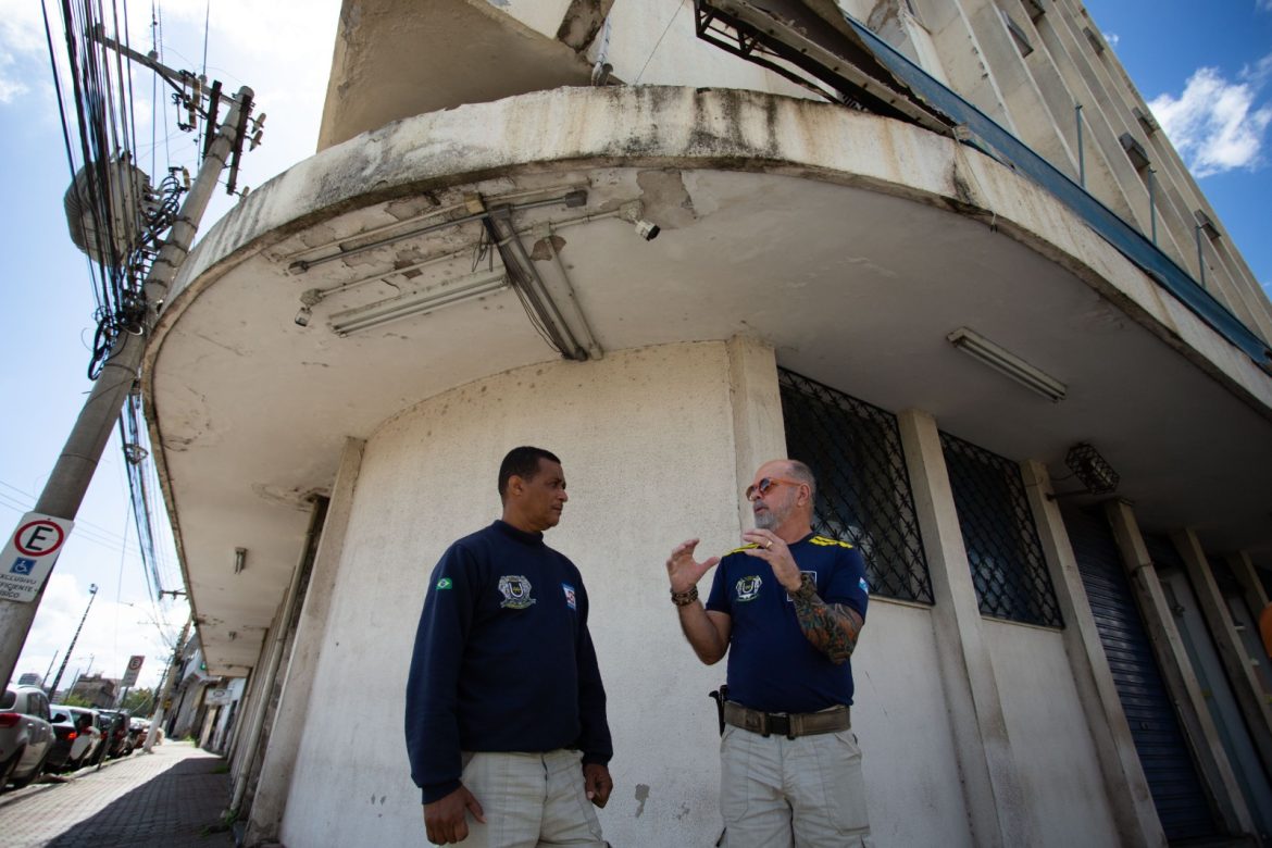 antes do período de chuva defesa civil de volta redonda realiza fiscalização de marquises cris oliveira secom13