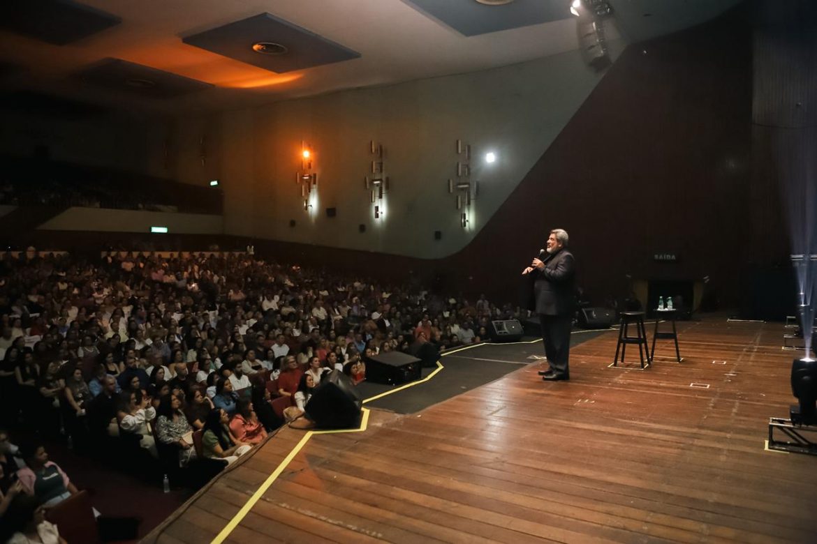 calendário de palestras da cdl vr de 2025 é encerrado com apresentação de mario sergio cortella divulgação