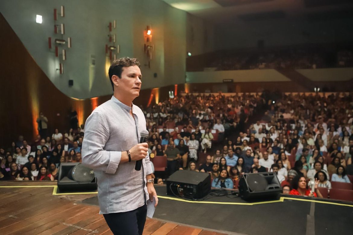 calendário de palestras da cdl vr de 2025 é encerrado com apresentação de mario sergio cortella divulgação11