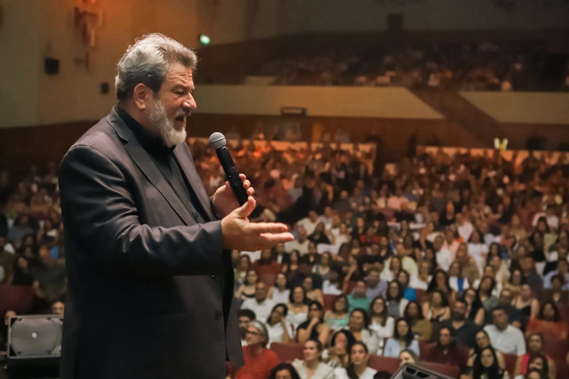 calendário de palestras da cdl vr de 2025 é encerrado com apresentação de mario sergio cortella divulgação12