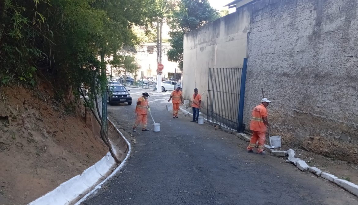 cerca de 12 mil pessoas devem visitar o cemitério municipal de volta redonda no dia de finados divulgação smsp1 cerca de 12 mil pessoas devem visitar o cemitério municipal de volta redonda no dia de finados divulgação smsp1