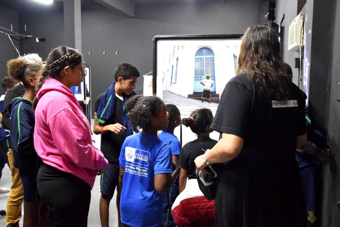 coluna notas e notas.1.estudantes.redessociais.res251022 coluna notas e notas.1.estudantes.redessociais.res251022