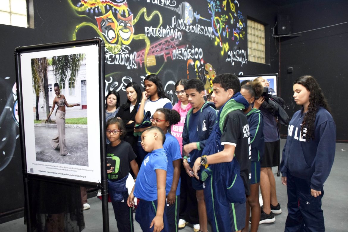 coluna notas e notas.1.estudantes.redessociais.res251022 (2) coluna notas e notas.1.estudantes.redessociais.res251022 (2)