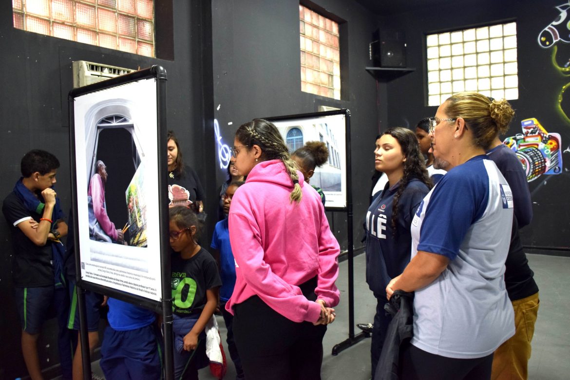 coluna notas e notas.1.estudantes.redessociais.res251022 (3) coluna notas e notas.1.estudantes.redessociais.res251022 (3)