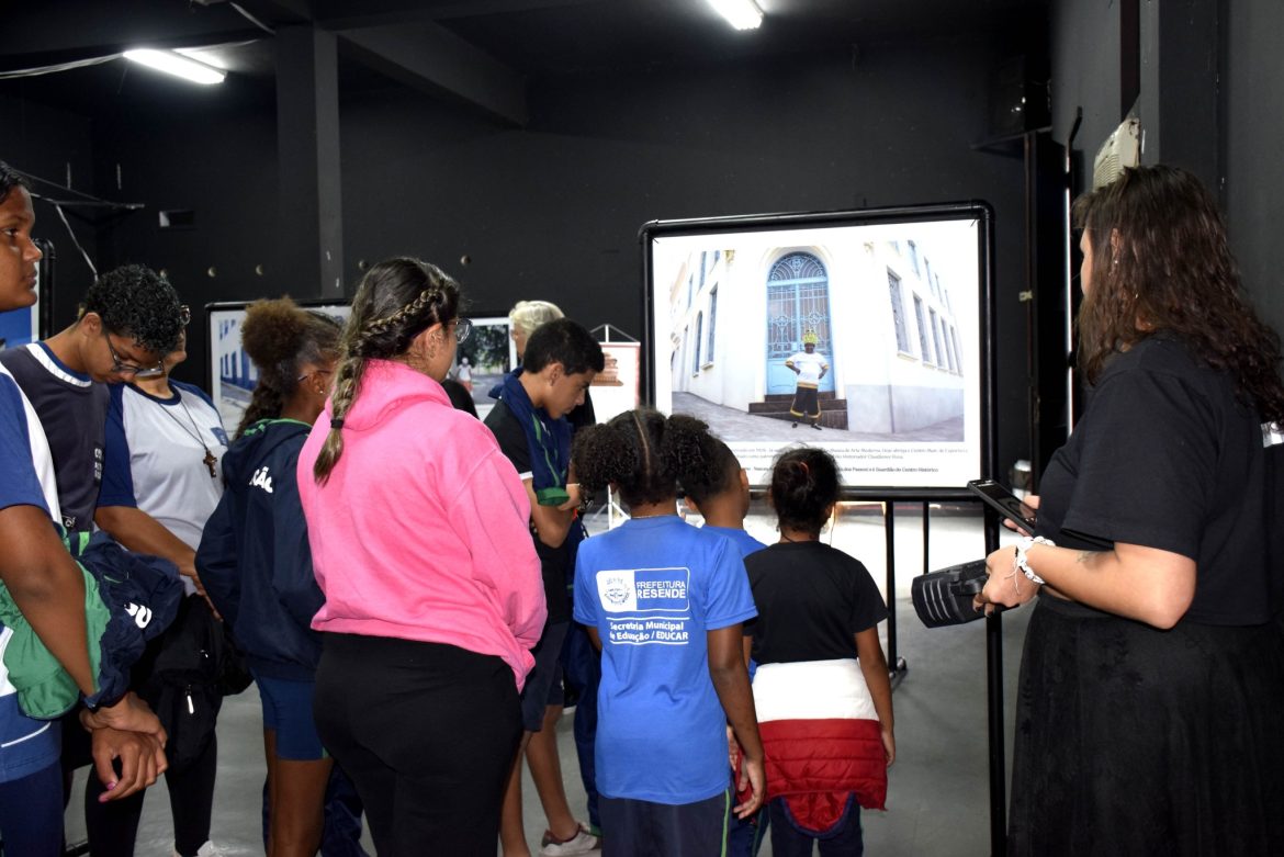 coluna notas e notas.1.estudantes.redessociais.res251022 (4) coluna notas e notas.1.estudantes.redessociais.res251022 (4)