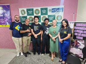 delegada da deam vr recebe membros do mep e representantes de estudantes do pré vestibular cidadão divulgação
