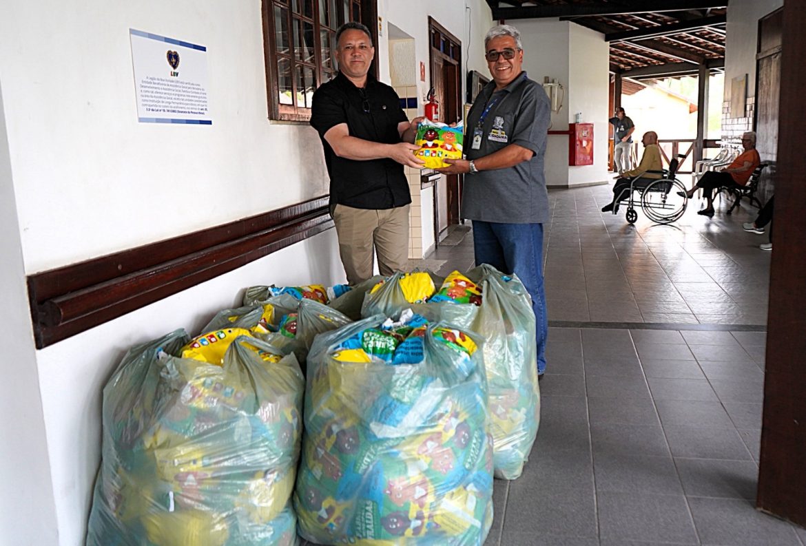 lbv recebe doação de 800 fraldas geriátricas da prefeitura de volta redonda geraldo henrique pmvr