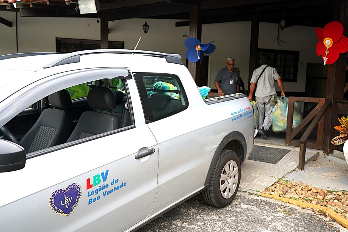 lbv recebe doação de 800 fraldas geriátricas da prefeitura de volta redonda geraldo henrique pmvr1