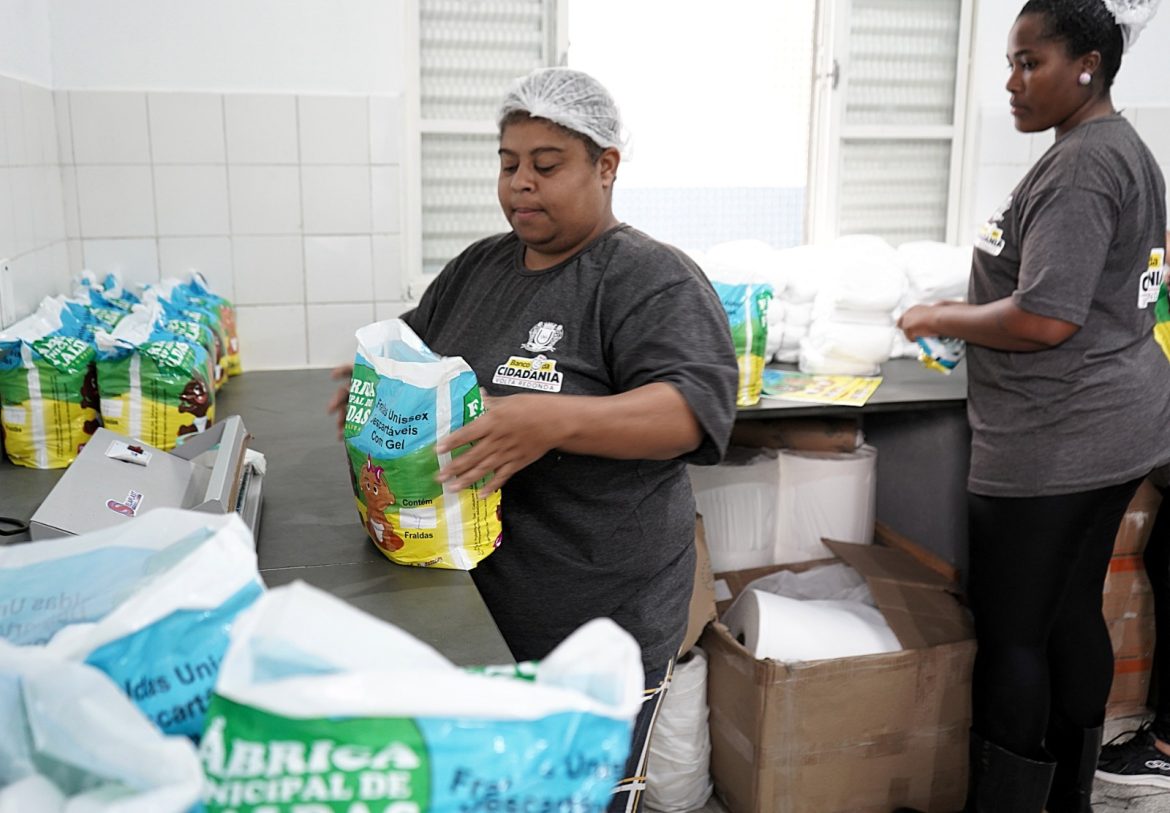 lbv recebe doação de 800 fraldas geriátricas da prefeitura de volta redonda geraldo henrique pmvr13