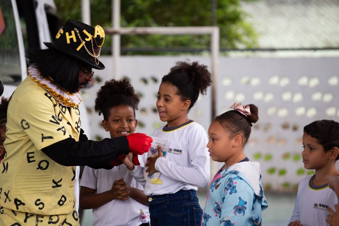 programação especial da biblioteca sobre rodas cris oliveira pmvr11 programação especial da biblioteca sobre rodas cris oliveira pmvr11