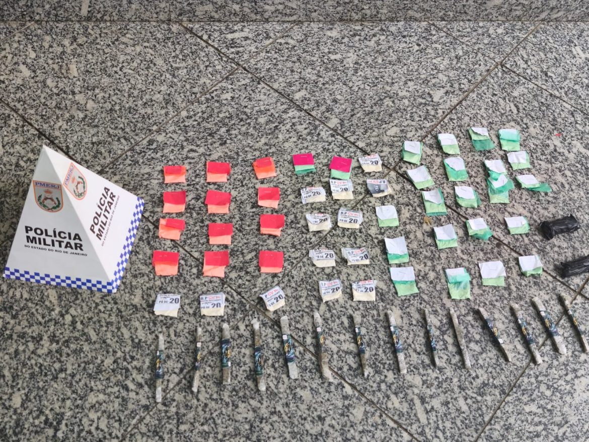 suspeito detido e drogas apreendidas pela pm em barra do piraí divulgaÇÃo