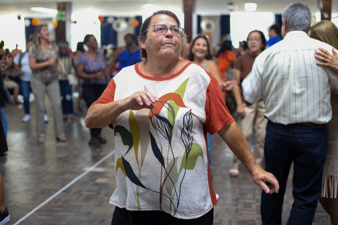 terceiro baile da melhor idade em volta redonda atrai dezenas de pessoas adriana cópio secom1 terceiro baile da melhor idade em volta redonda atrai dezenas de pessoas adriana cópio secom1