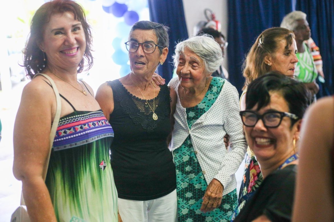 terceiro baile da melhor idade em volta redonda atrai dezenas de pessoas adriana cópio secom111 terceiro baile da melhor idade em volta redonda atrai dezenas de pessoas adriana cópio secom111