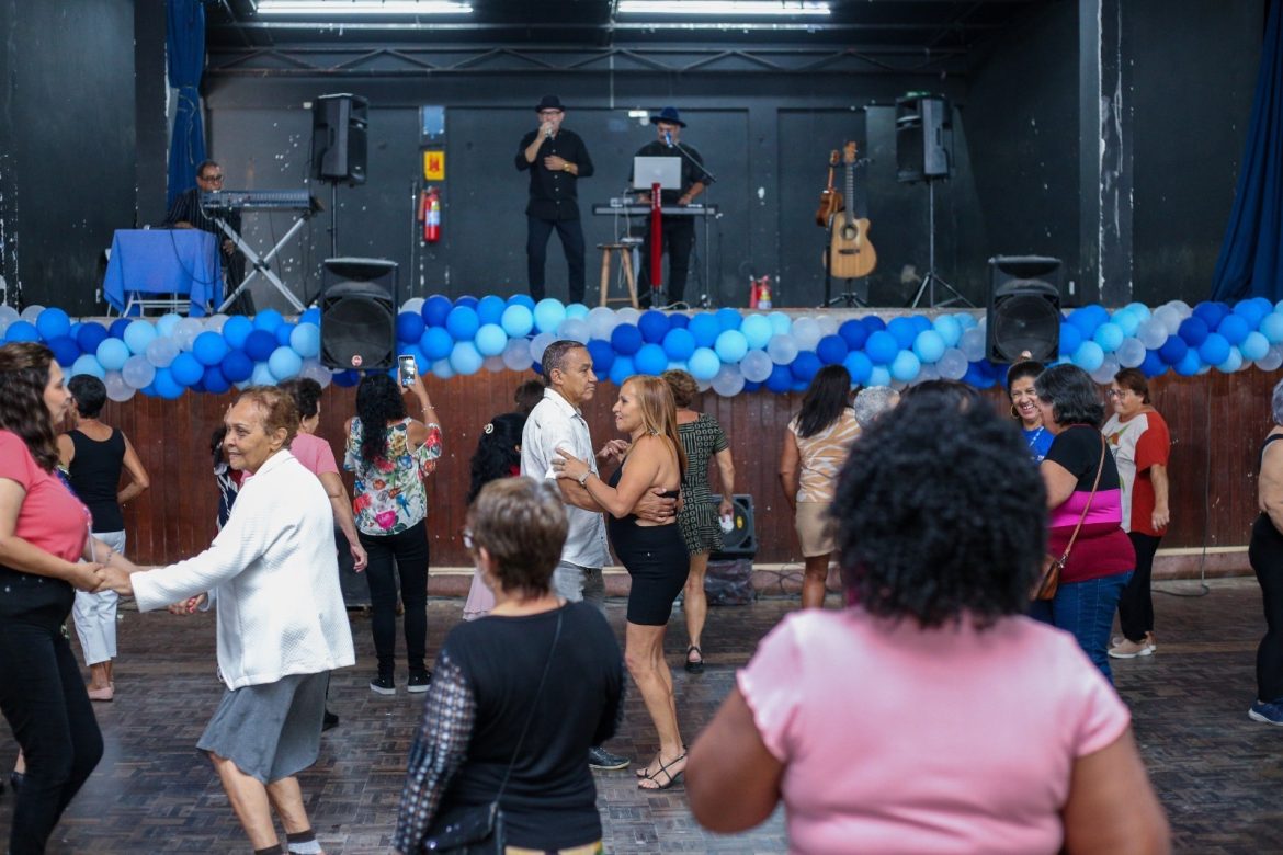 terceiro baile da melhor idade em volta redonda atrai dezenas de pessoas adriana cópio secom12 terceiro baile da melhor idade em volta redonda atrai dezenas de pessoas adriana cópio secom12