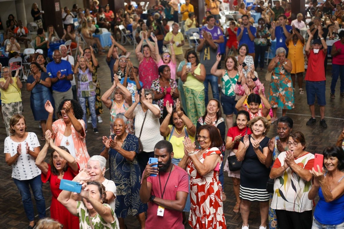 terceiro baile da melhor idade em volta redonda atrai dezenas de pessoas adriana cópio secom13 terceiro baile da melhor idade em volta redonda atrai dezenas de pessoas adriana cópio secom13