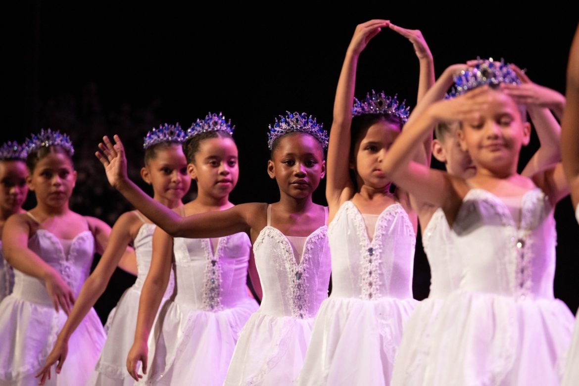 volta redonda celebra 20 anos do projeto ballet educação com apresentação do espetáculo ‘cinderella’ cris oliveira secom 1