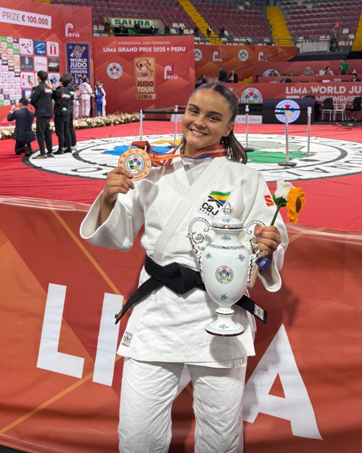 eduarda bastos É medalhista mundial valença