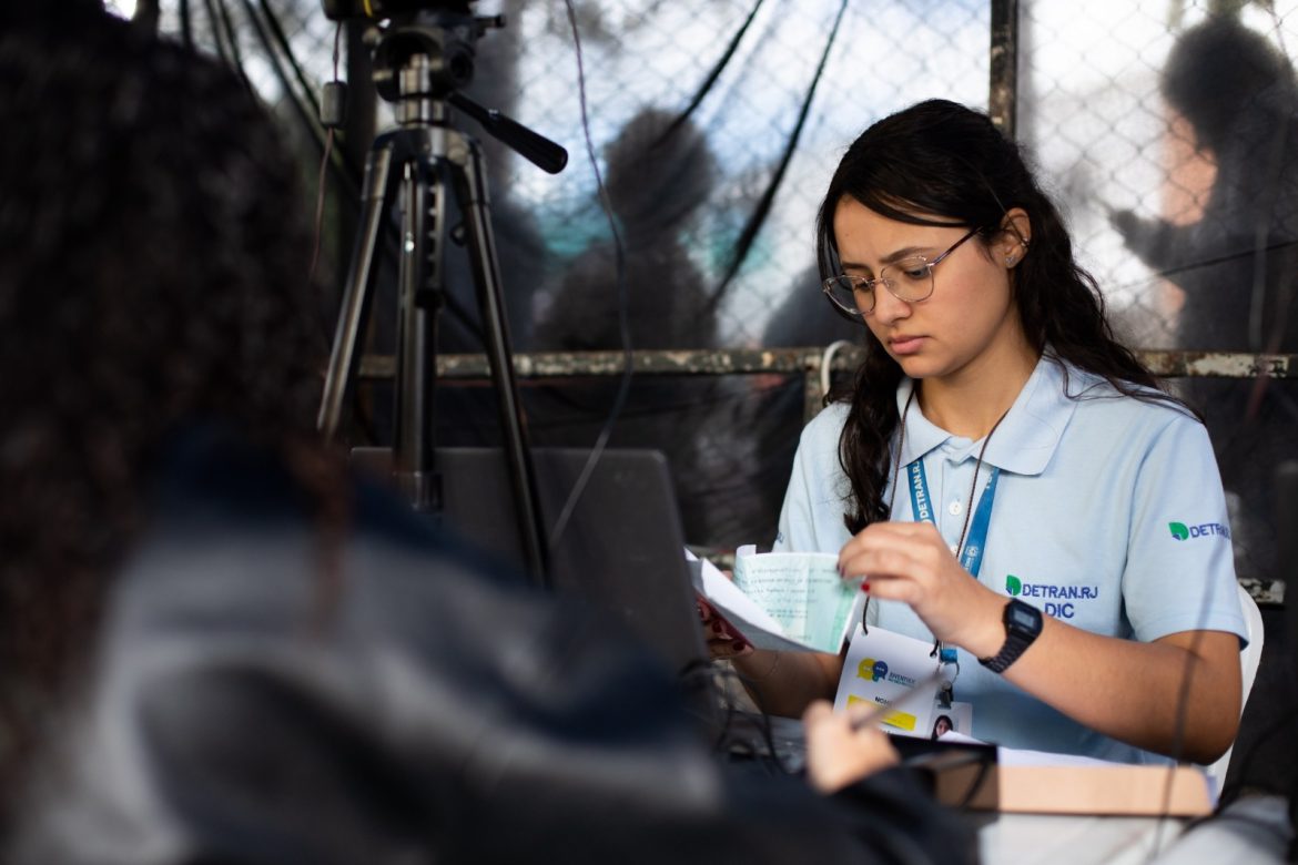 ‘juventude no seu bairro’ leva serviços gratuitos e promove cidadania no bairro vila americana, em volta redonda cris oliveira secom 1
