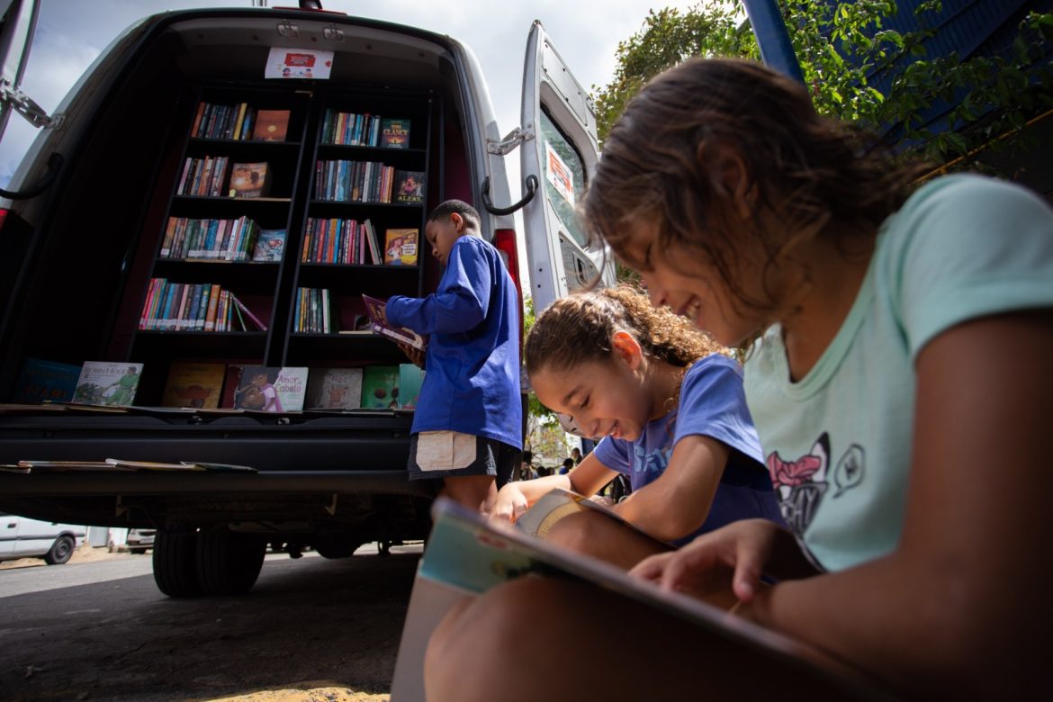 ‘juventude no seu bairro’ leva serviços gratuitos e promove cidadania no bairro vila americana, em volta redonda cris oliveira secom11