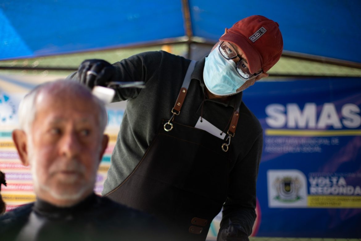 ‘juventude no seu bairro’ leva serviços gratuitos e promove cidadania no bairro vila americana, em volta redonda cris oliveira secom1111