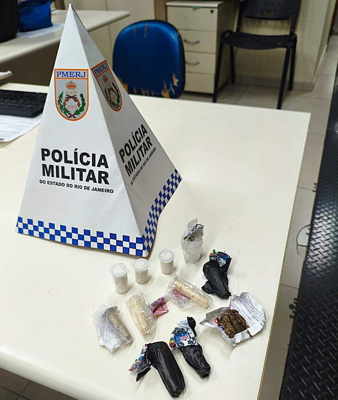 13.cf.res.polÍcia.drogas são apreendidas.divulgaÇÃopm