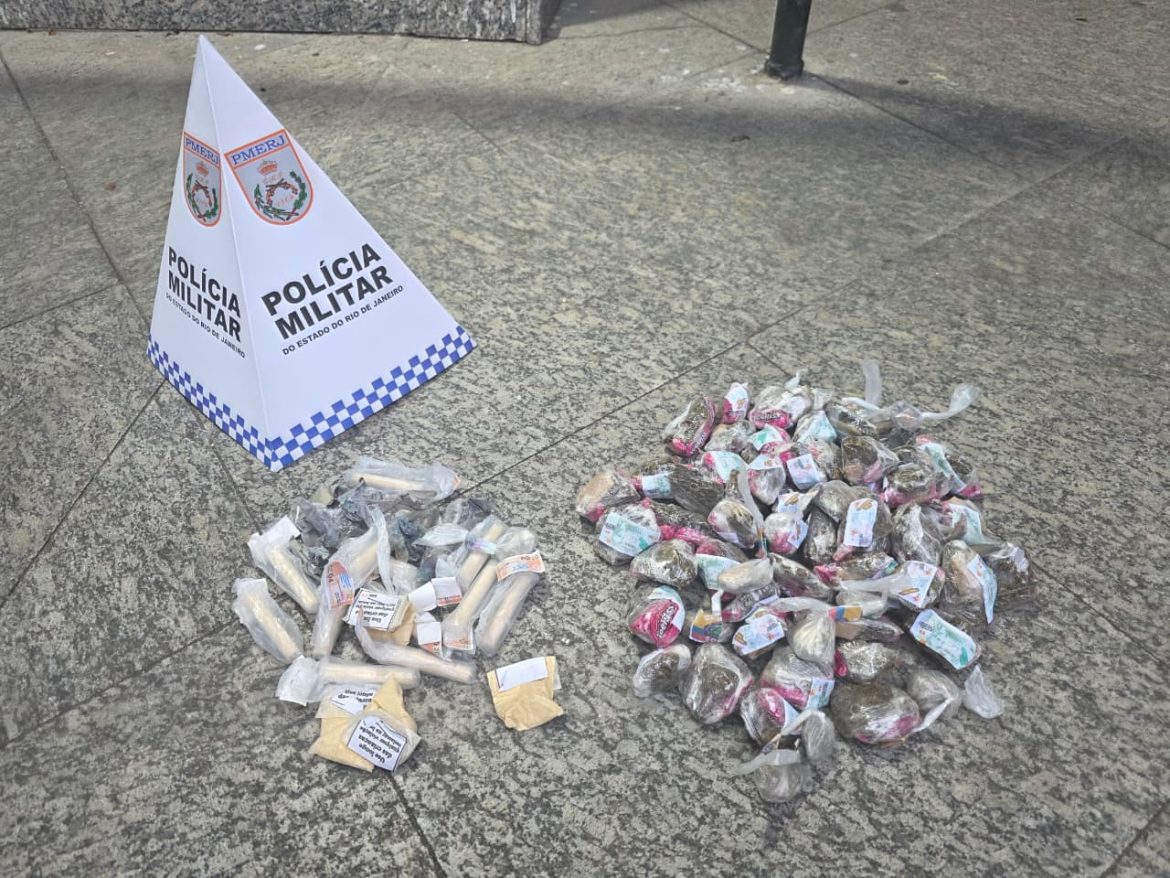 15.cf.res.polÍcia.pm apreende drogas em casa.divulgaÇÃopm