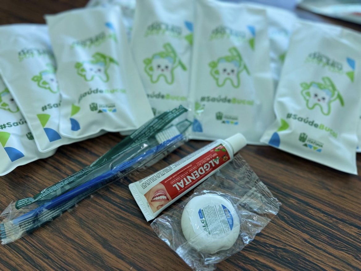 18.cf.res.cidades.itatiaia distribui kits odontológicos.1.kits.redessociais