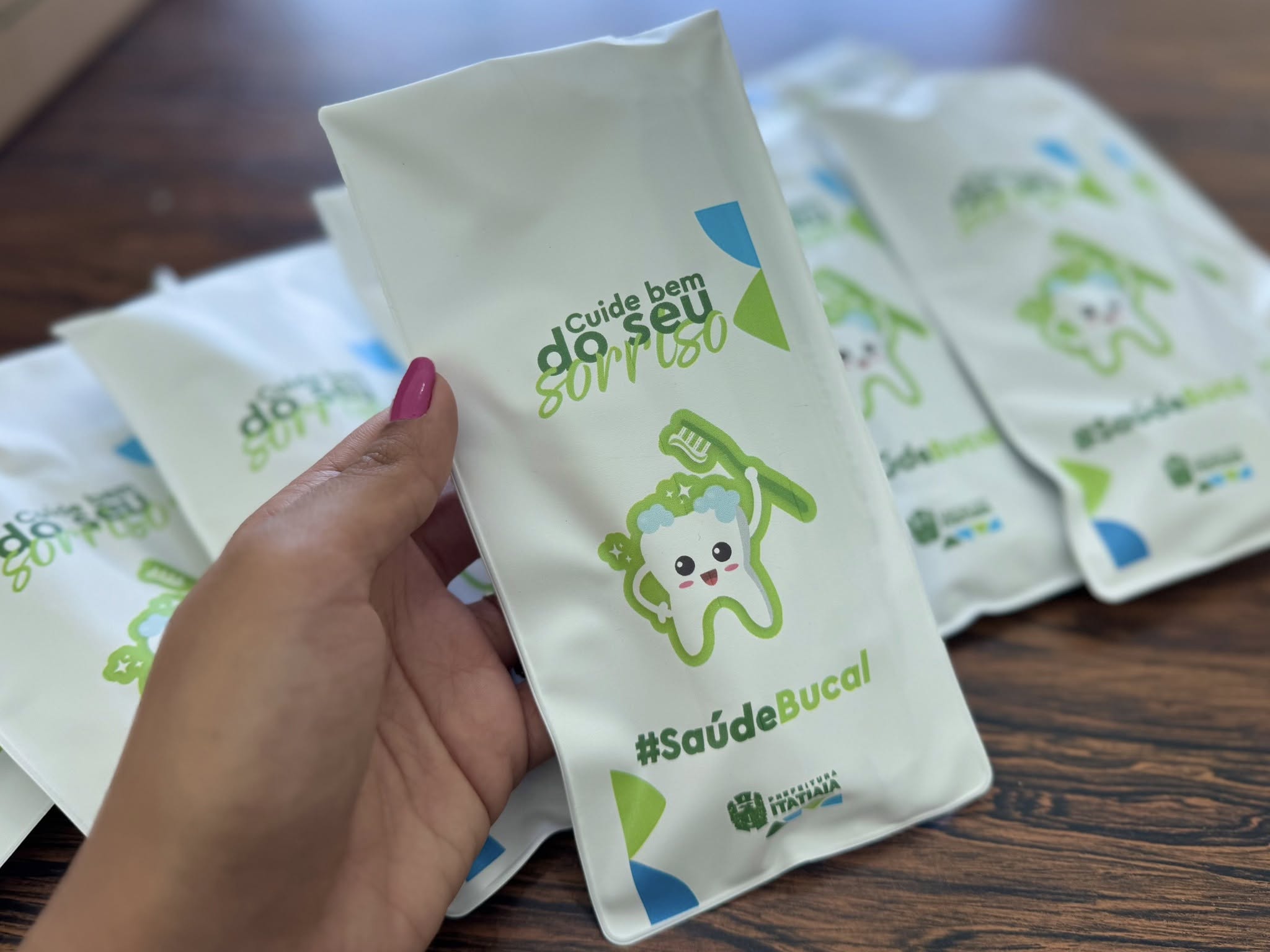 18.cf.res.cidades.itatiaia distribui kits odontológicos.2.distribuiÇÃo.redessociais