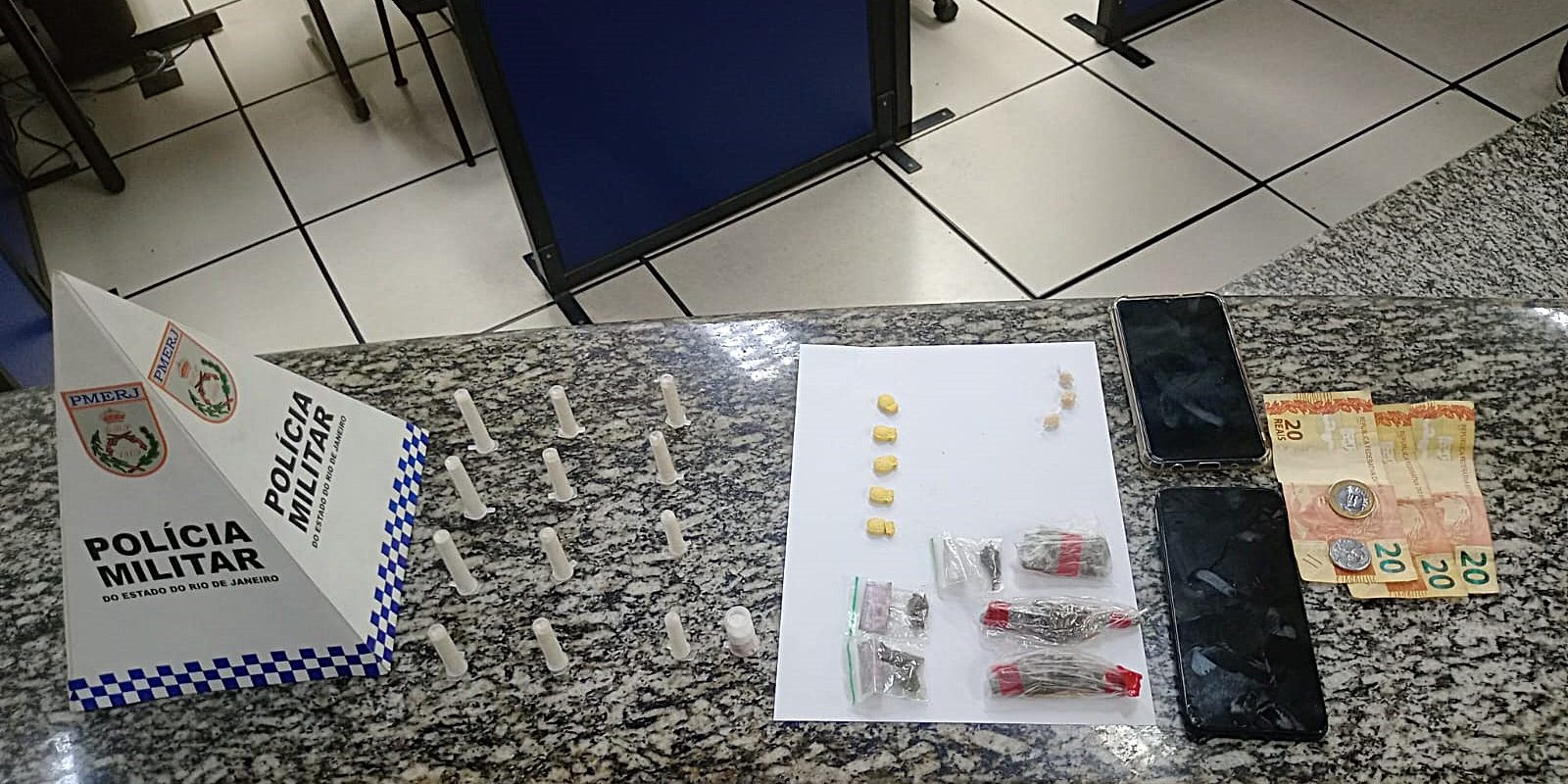 19.cf.res.polÍcia.pm detém dois adolescentes.divulgaÇÃopm