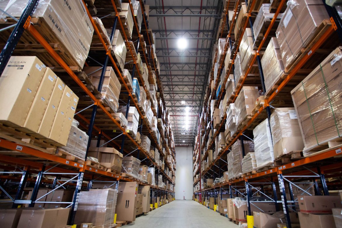 nissan inaugura novo centro de armazenamento e distribuição de