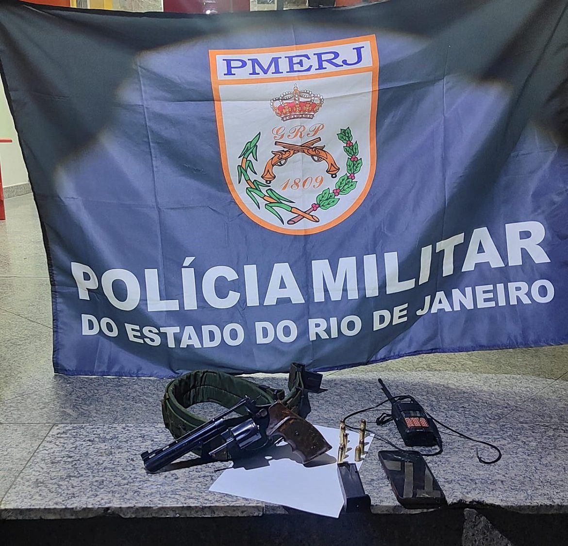 26.cf.res.polÍcia.pm apreende arma, munições.divulgaÇÃopm