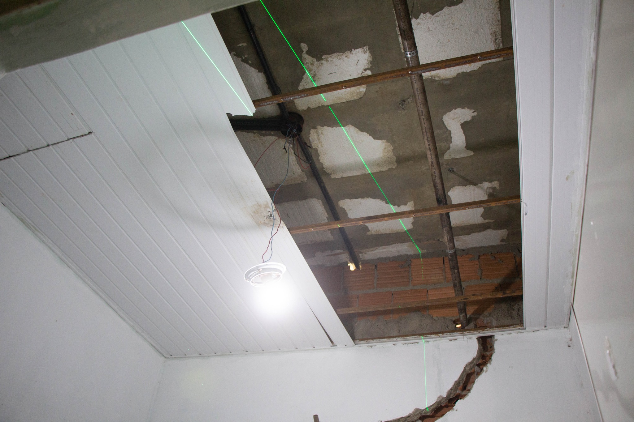 29.cf.res.cidades.hospital de itatiaia moderniza sala.2.forro.redessociais (3)