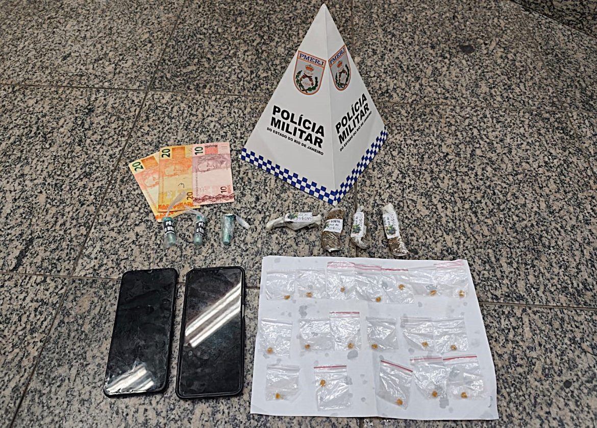 29.cf.res.polÍcia.mulher é presa suspeita de tráfico.1.mulher.divulgaÇÃopm