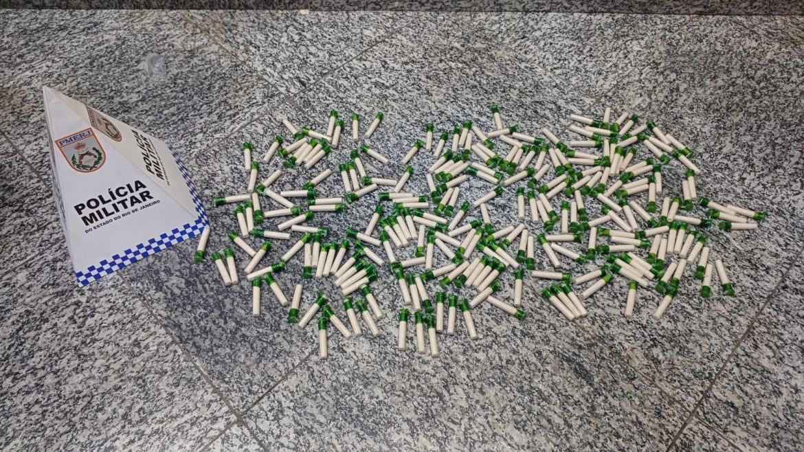 33.cf.res.polÍcia.pm prende dois homens por tráfico.1.freitassoares.ivulgaÇÃopm