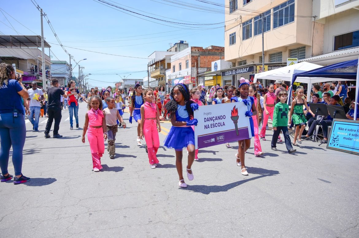 37.cf.res.cidades.desfile dos 30 anos de porto.3.projetos.redessociais (4)