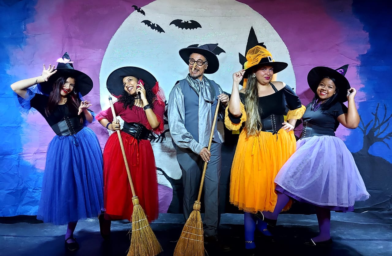 a peça bruzinha.com é uma das atrações da cia granada