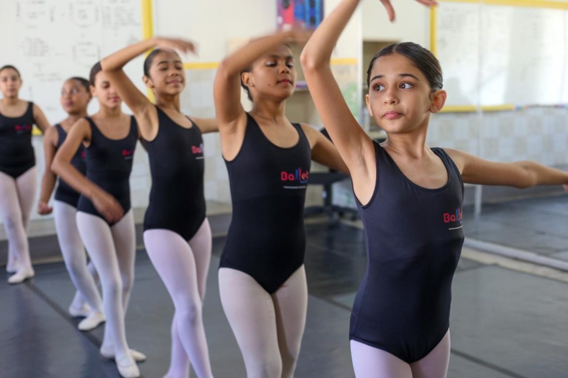 abertas as inscrições para 40 vagas no projeto ballet educação em volta redonda adriana cópio secom1 abertas as inscrições para 40 vagas no projeto ballet educação em volta redonda adriana cópio secom1